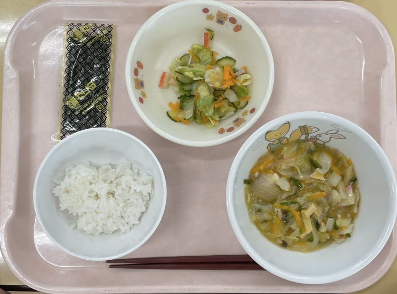 8/1　　　　今日の給食とおやつ🥢