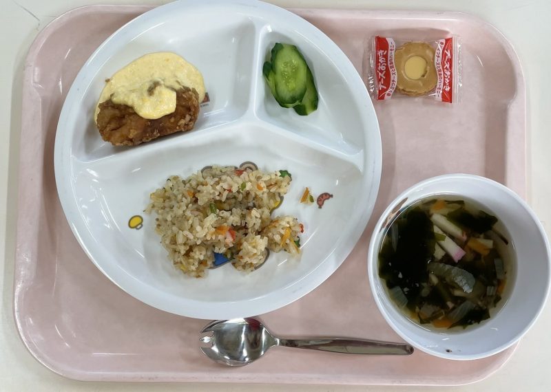 11/28　　　　今日の給食とおやつ🥢