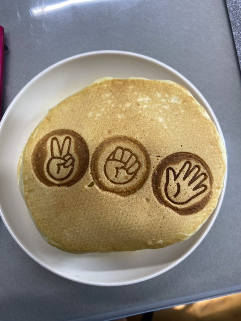 11/28　　　　今日の給食とおやつ🥢