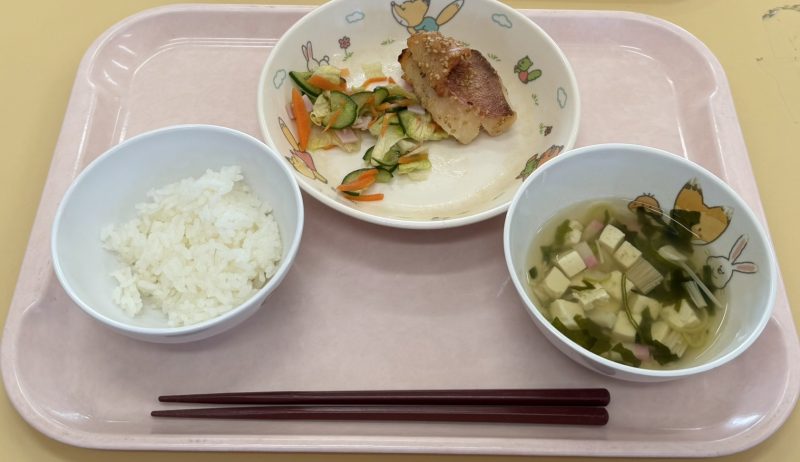 1/14　　　　今日の給食とおやつ🥢