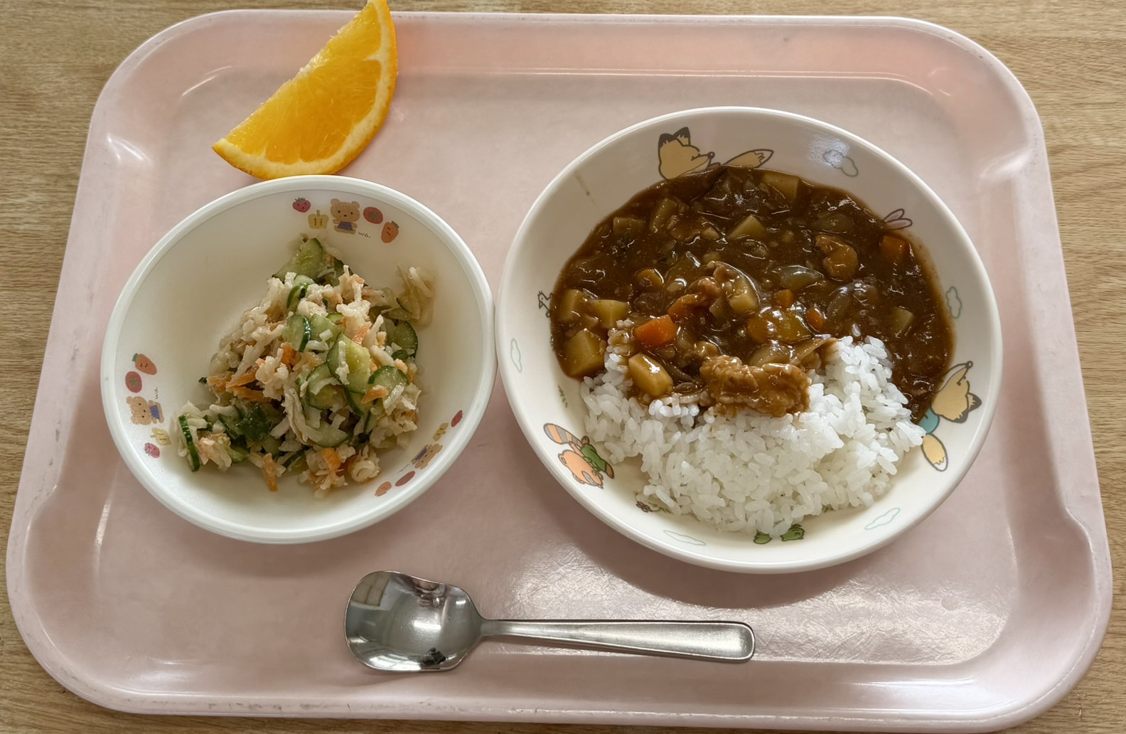 2/12　　　　今日の給食とおやつ🥢