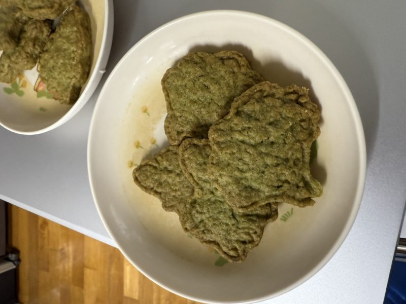 2/27　　　　今日の給食とおやつ🥢